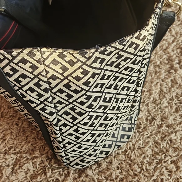 Tommy Hilfiger black and tan shoulder bag - Picture 11 of 12